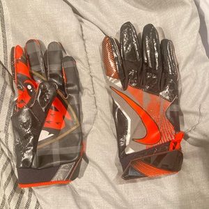 Oregon State College gloves
